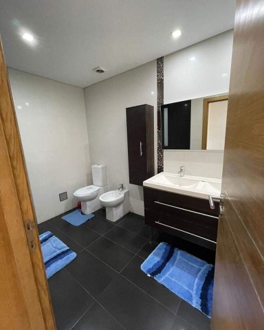 A Venda Excelente apartamento T3, mobiliado, no Condomínio Dolce Vita, Talatona.