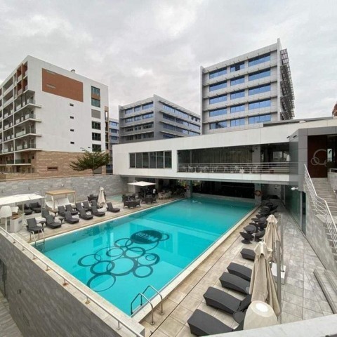 A Venda Excelente apartamento T3, mobiliado, no Condomínio Dolce Vita, Talatona.
