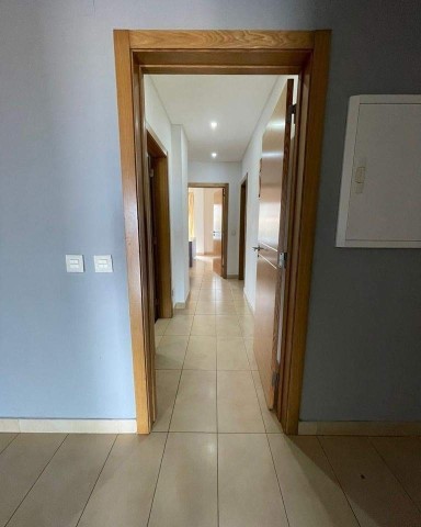 A Venda Excelente apartamento T3, mobiliado, no Condomínio Dolce Vita, Talatona.
