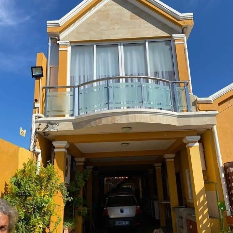 A Venda Vivenda V4 com piscina e anexo, no Projecto Nova Vida, Urbanização Boa Vida.