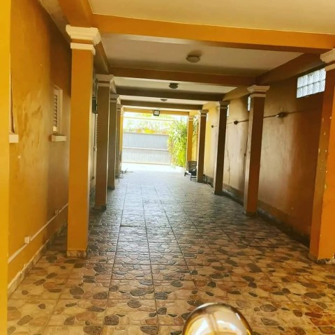 A Venda Vivenda V4 com piscina e anexo, no Projecto Nova Vida, Urbanização Boa Vida.