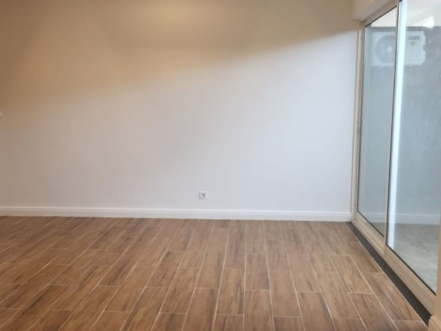 A Venda Luxuosa Vivenda V5 duplex, na Urbanização Boa Vida, Via Expressa.