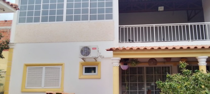 A Venda Vivenda V4 com piscina e anexo, Zona Verde, Benfica.