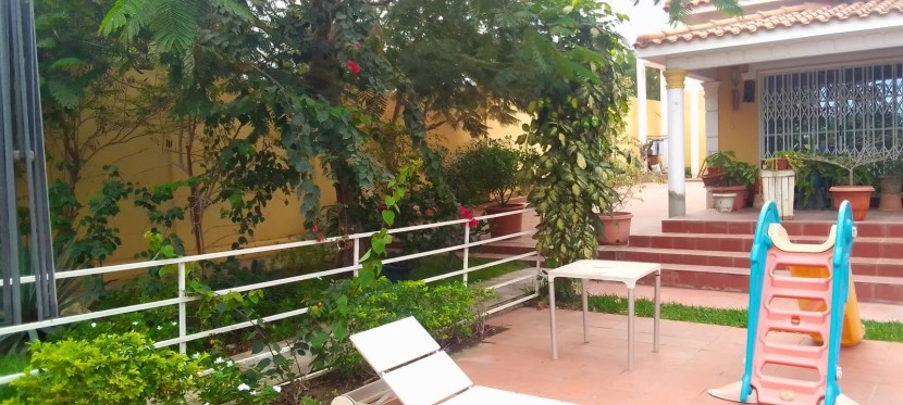 A Venda Vivenda V4 com piscina e anexo, Zona Verde, Benfica.