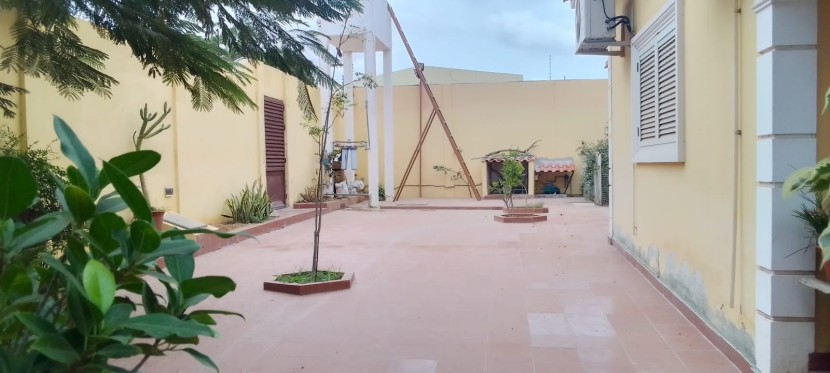 A Venda Vivenda V4 com piscina e anexo, Zona Verde, Benfica.