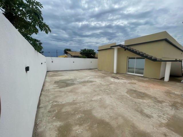 A Venda Moradia T3 com piscina, no Condomínio Bem Morar, Patriota.