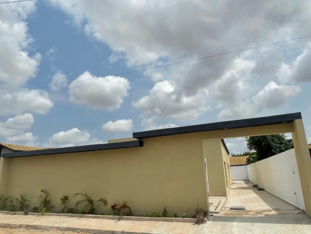 A Venda Moradia T3 com piscina, no Condomínio Bem Morar, Patriota.