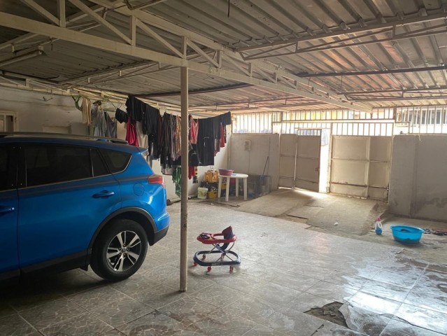 A Venda Moradia T3 com anexo, na Gamek, rua do Hotel Fleuma.
