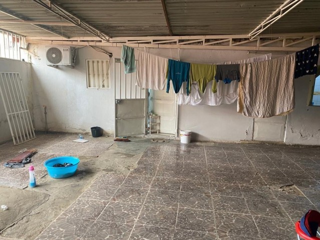 A Venda Moradia T3 com anexo, na Gamek, rua do Hotel Fleuma.