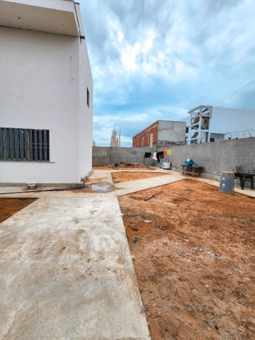 A Venda Moradia V4, na Urbanização Nova Vida, Projecto Nova Vida.