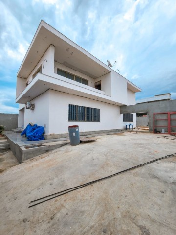 A Venda Moradia V4, na Urbanização Nova Vida, Projecto Nova Vida.