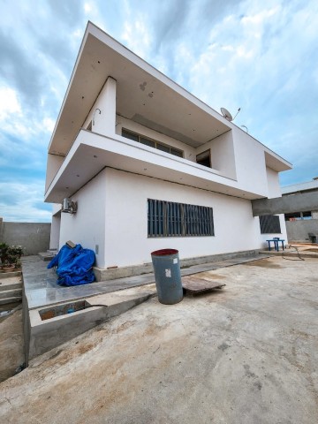 A Venda Moradia V4, na Urbanização Nova Vida, Projecto Nova Vida.