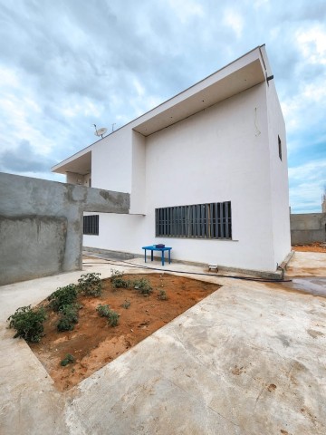 A Venda Moradia V4, na Urbanização Nova Vida, Projecto Nova Vida.