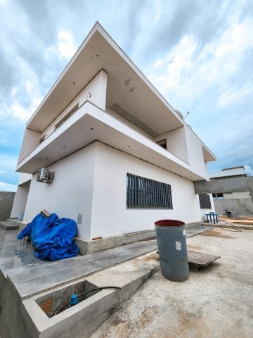 A Venda Moradia V4, na Urbanização Nova Vida, Projecto Nova Vida.