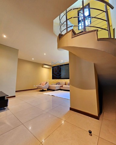 A Venda Excelente apartamento T4 dúplex, mobilado, no Condomínio Laguna Residencial, Talatona.