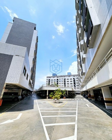 A Venda Excelente apartamento T4 dúplex, mobilado, no Condomínio Laguna Residencial, Talatona.