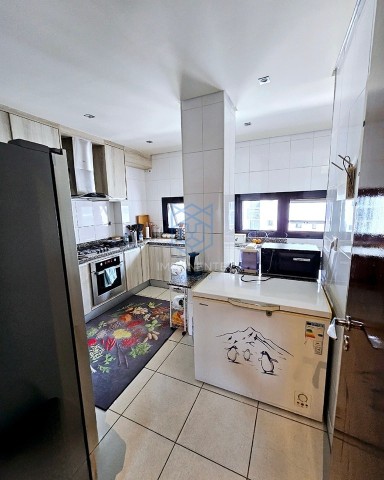 A Venda Excelente apartamento T4 dúplex, mobilado, no Condomínio Laguna Residencial, Talatona.