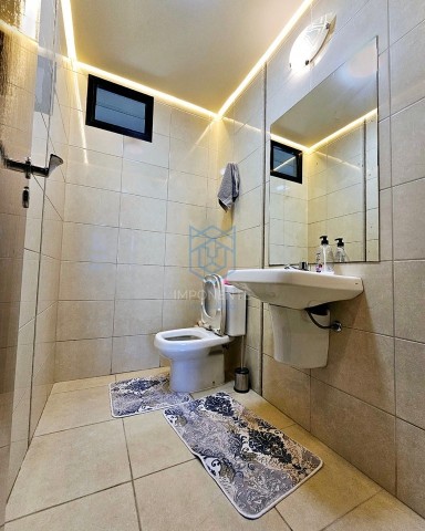 A Venda Excelente apartamento T4 dúplex, mobilado, no Condomínio Laguna Residencial, Talatona.