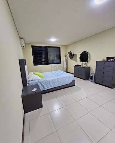 A Venda Excelente apartamento T4 dúplex, mobilado, no Condomínio Laguna Residencial, Talatona.