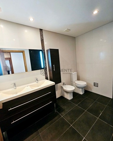 A Venda Apartamento T3, no Condomínio Dolce Vita, Talatona.