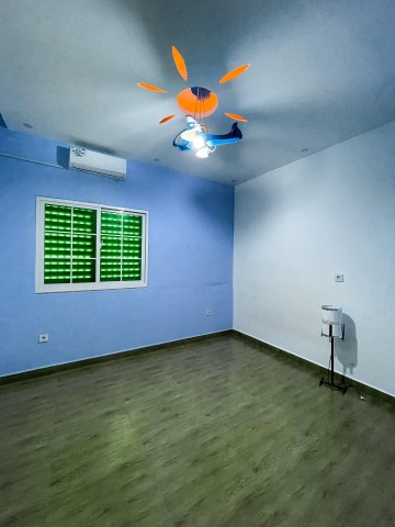 A Venda Excelente vivenda T5 com anexo, mobilada, Zona verde III, Benfica.