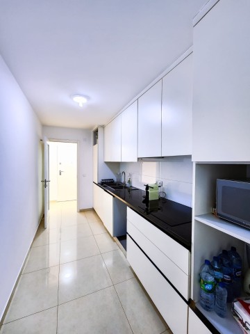 A Venda Apartamento T3, com terraço amplo, disponível para venda no Condomínio Boulevard, via principal do Patriota.