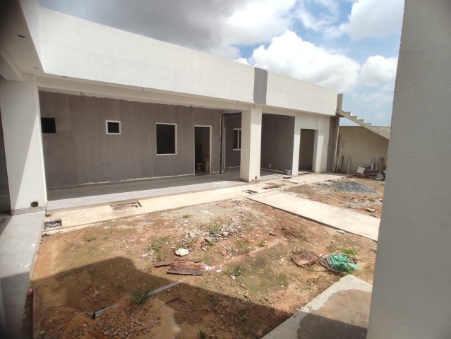 A Venda Vivenda V4 com anexo, na Urbanização Boa Vida, Condomínio 01.