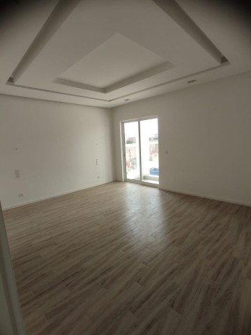 A Venda Vivenda V4 com anexo, na Urbanização Boa Vida, Condomínio 01.