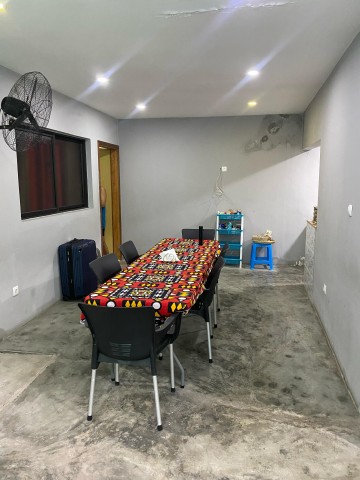 A Venda Vender: Moradia V3, na Maianga, rua 28 de Maio.