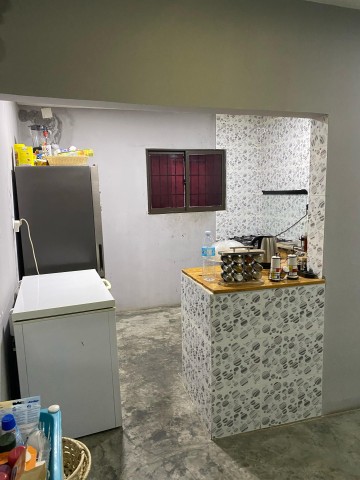 A Venda Vender: Moradia V3, na Maianga, rua 28 de Maio.