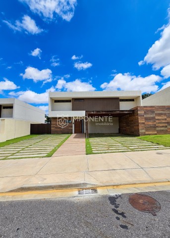 A Venda Vender: Luxuosa Vivenda V4+2 com anexo e piscina, no Condomínio Malunga, ex Privilege Residence, Talatona
