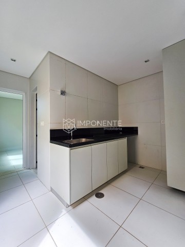 A Venda Vender: Luxuosa Vivenda V4+2 com anexo e piscina, no Condomínio Malunga, ex Privilege Residence, Talatona