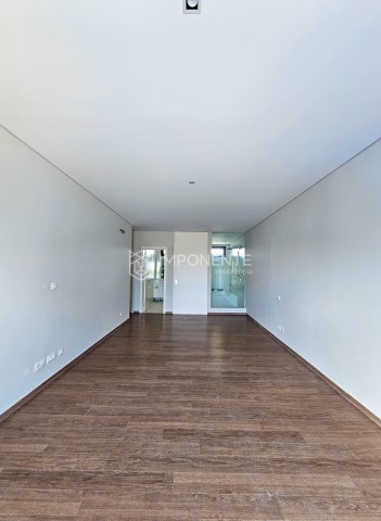 A Venda Vender: Luxuosa Vivenda V4+2 com anexo e piscina, no Condomínio Malunga, ex Privilege Residence, Talatona