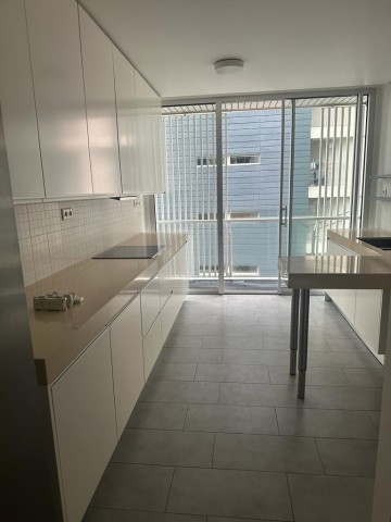 A Venda Arrendar: Apartamento T4, vista mar, no Edifício Sky Residence I, Escom, Kinaxixi.