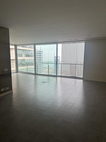 A Venda Arrendar: Apartamento T4, vista mar, no Edifício Sky Residence I, Escom, Kinaxixi.