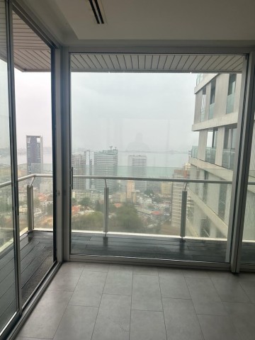 A Venda Arrendar: Apartamento T4, vista mar, no Edifício Sky Residence I, Escom, Kinaxixi.