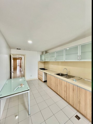 A Venda Vender: Apartamento T3 no edifício Platinum, Ingombota