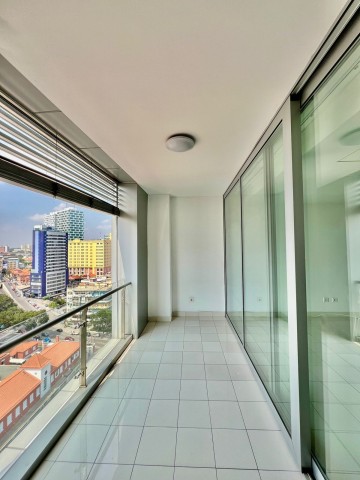 A Venda Vender: Apartamento T3 no edifício Platinum, Ingombota