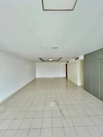 A Venda Vender: Apartamento T3 no edifício Platinum, Ingombota