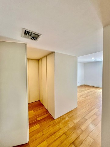 A Venda Vender: Apartamento T3 no edifício Platinum, Ingombota