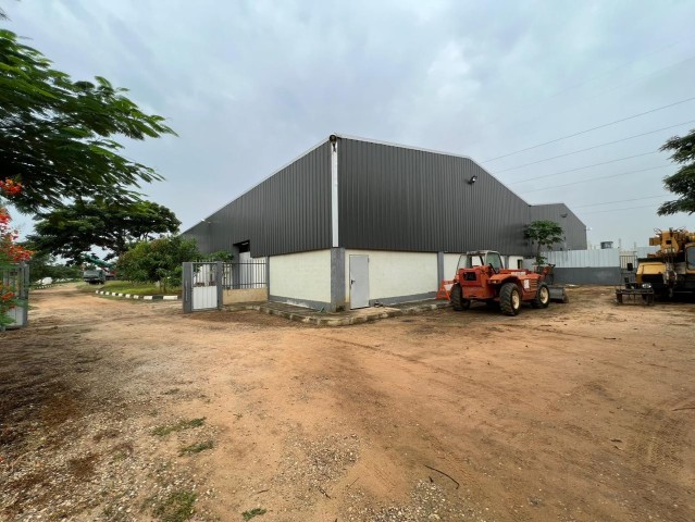 A Venda VENDER: TERRENO COM DUAS NAVE NO INTERIOR, ZONA ECONÓMICA ESPECIAL
