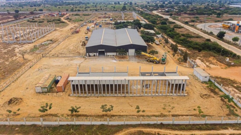 A Venda VENDER: TERRENO COM DUAS NAVE NO INTERIOR, ZONA ECONÓMICA ESPECIAL