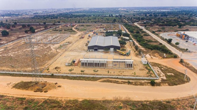 A Venda VENDER: TERRENO COM DUAS NAVE NO INTERIOR, ZONA ECONÓMICA ESPECIAL