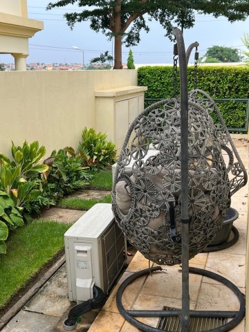 A Venda Arrendar: Vivenda V4 mobiliada com piscina, no Condomínio Diamante, Talatona.