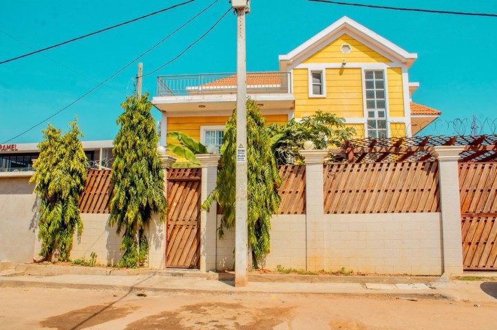 A Venda Arrendar: Vivenda uni-familiar V4, no Camama, por detrás do Edifício Laramel