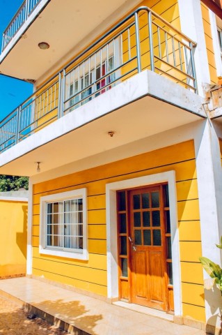 A Venda Arrendar: Vivenda uni-familiar V4, no Camama, por detrás do Edifício Laramel