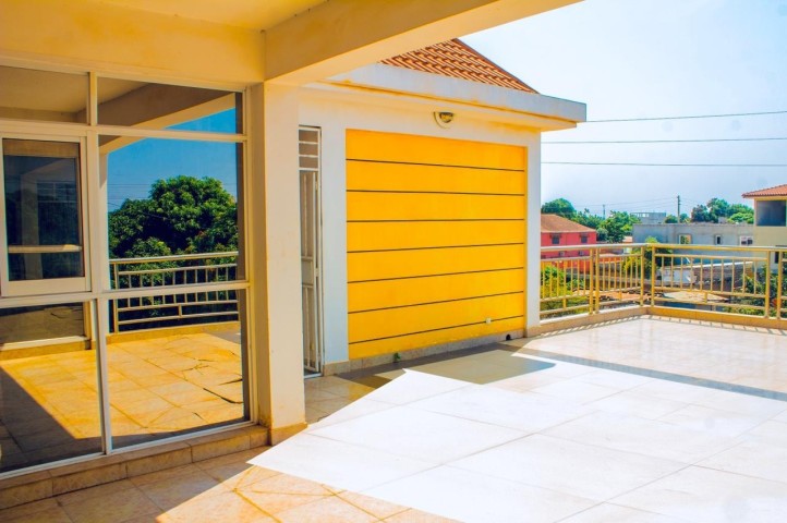 A Venda Arrendar: Vivenda uni-familiar V4, no Camama, por detrás do Edifício Laramel