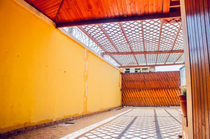 A Venda Arrendar: Vivenda uni-familiar V4, no Camama, por detrás do Edifício Laramel