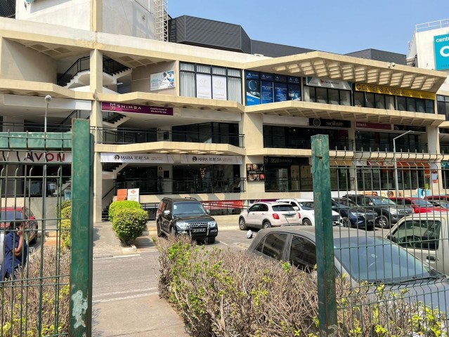 A Venda 2 Lojas no Kero Talatona, defronte ao edifício Masuika Office Plaza.