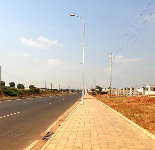 A Venda Terreno de 17/80, no Zango 8000 junto à estrada principal